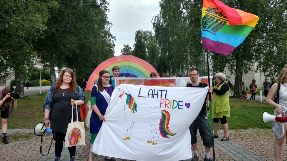 Lahti Pride 2017 -kulkue valmiina lähtemään matkaan.