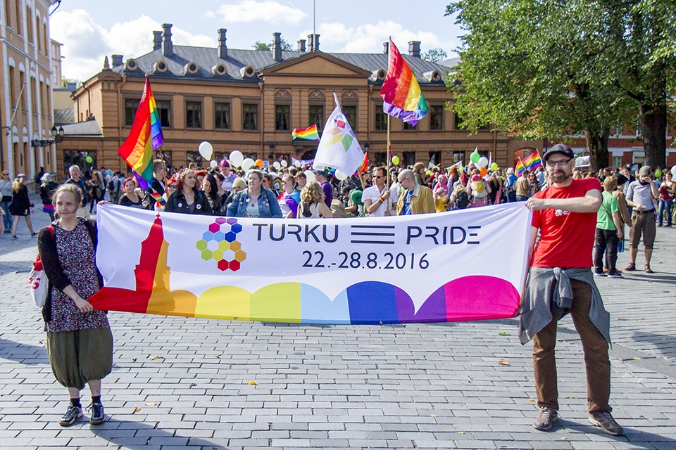 Turku Pride 2016 -kulkue valmistautumassa lähtemään matkaan. (kuva: Mikko Kivinen)