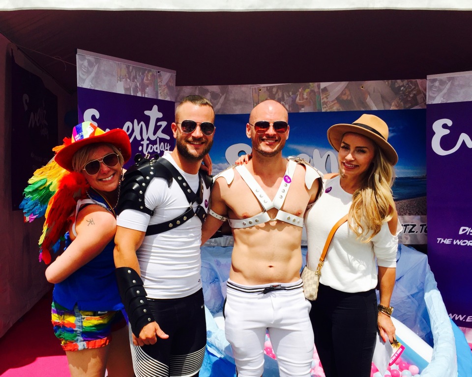 Hanko Pridea esitelleen kojun työryhmä (vasemmalta oikealle) Titti Myhrberg, Mikko Lintunen, Ville Kinos ja Nina Isabella