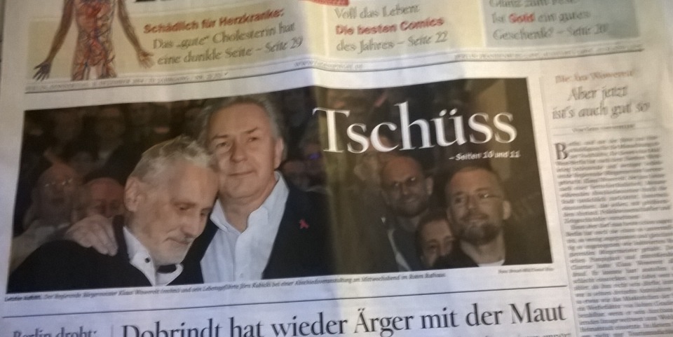 Klaus Wowereit ja elämäntoverinsa Jörn Kubicki keskiviikkoiltana 10.11 Berliinin kaupungintalon läksiäisjuhlassa. Der Tagesspiegelin etusivu.