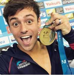 Englantilainen Tom Daley voitti kerroshypyt lauantaina.