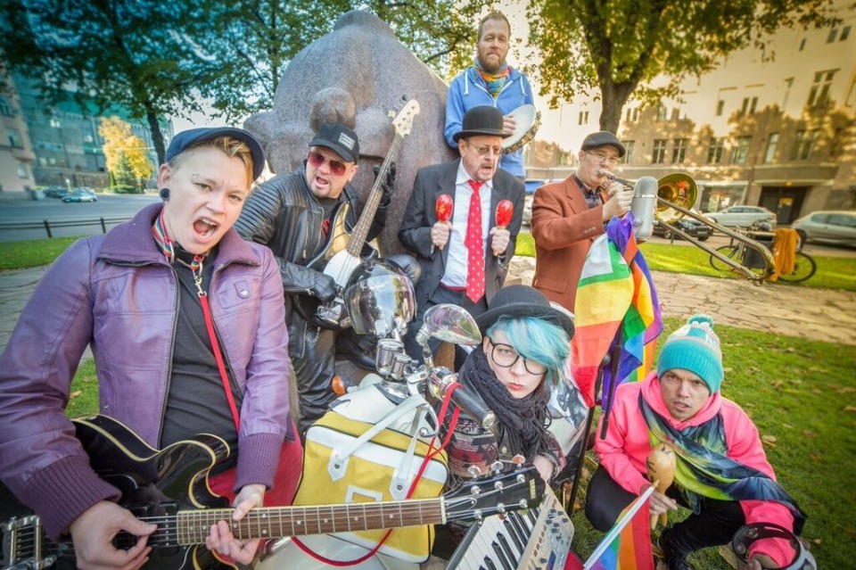 Helsingin Gayteatterin Homokansan lauluja - Ihmisiä, ilmiöitä ja intohimoja Kalliossa palkittiin. (kuva: HGT)