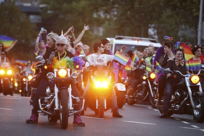Dykes on Bikes valmistautumassa johtamaan Sydneyn Mardi Gras -paraatia lauantaina 3. maaliskuuta 2018 (kuva: Rick Rycroft / AP / Lehtikuva)