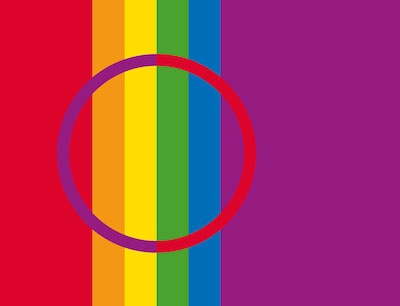 Sápmi Pride -lipussa on yhdistetty Saamenmaan lippu ja sateenkaarilippu (kuva: Sápmi Pride)