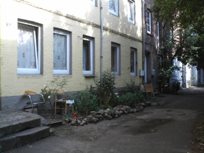 Nämä idylliset takapihat löytyvät kilometrin verran St. Paulista pohjoiseen. Alunperin työläisille rakennettu alue on muuttanut ulkonäköään. Nyt täällä riehuivat katutaistelut. Osoite: Wohlwillstrasse.