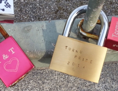 Turku Pride kiinnitettiin maanantaina 15. syyskuuta 2014 symbolisesti rakkauslukolla Turkuun.