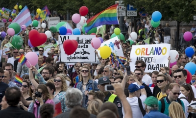 Vilnan Pride-paraatiin osallistui toista tuhatta yhdenvertaisuuden kannattajaa (kuva: Petras Malukas / AFP / Lehtikuva)