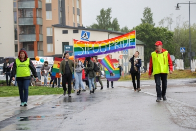 Pride-kulkue Sipoossa 25. elokuuta 2017 (kuva: Karo Holmberg)