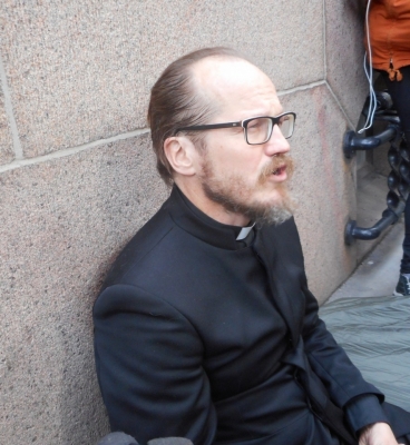 Kai Sadinmaa odottamassa tuomiokapitulin päätöstä 13.9. (kuva: Vaeltaja2006)