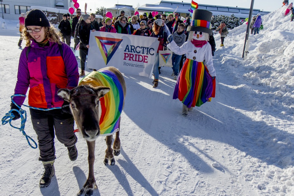 Arctic Pride -tapahtuman kulkue Rovaniemellä lauantaina 4.3. (kuva: Mikko Kivinen)