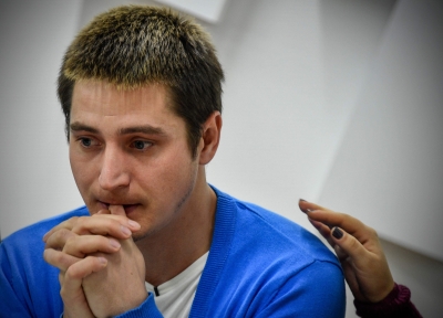 Maksim Lapunov joutui Tšetšeniassa viranomaisten pidättämäksi ja pahoinpitelemäksi homoutensa vuoksi (kuva: Alexander Nemenov / AFP / Lehtikuva)