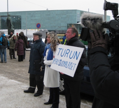Kevättalvella 2011 kuunneltiin vielä tarkasti Soinin puhetta, kun oltiin Eduskuntatalon edessä aloittelemassa kevään vaalikampanjaa.