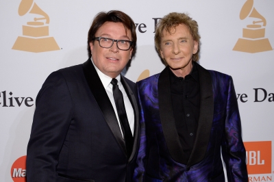 Garry Kief ja Barry Manilow (kuva: Kevork Djansezian / AFP / Lehtikuva)