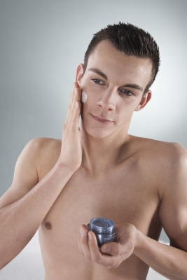 Kosteusvoide on tärkeä osa ihonhoitoa. (Kuva: ThinkStock)