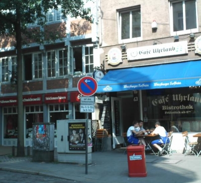 Cafe Uhrlaub, suosittu baari