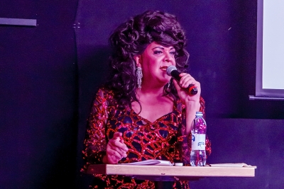 Drag Show Artist kisan toisena juontajana toimi Mega Paula. (Kuva: Mikko Kivinen)