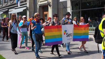 Suomen Seta mukana Tallinn Pride -kulkueessa.