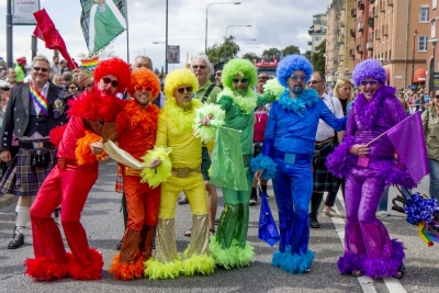 Värikästä pride-väkeä (kuva: Mikko Kivinen)