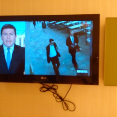 Abbott kadulla hetkeä ennen hyökkästä. Turvakamerakuvaa AuBC- television aamuohjelmassa 22.9.17