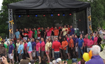 Lavalla nähtiin kotimainen homokuoro Out ´n Loud kerallaan London Gay Men´s Choir.