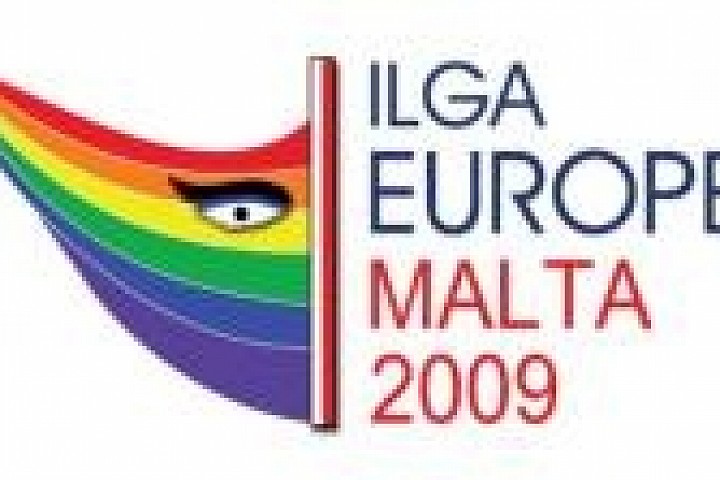 kollaasi tytöt alaston kuva